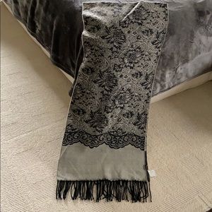 Luxuriously Soft Scarf BNWT